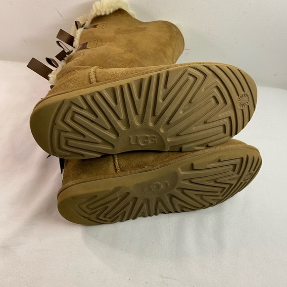 UGG Classic Tan Bailey Bow Boots S/N1090529K Women’s Size 5 - Picture 7 of 7